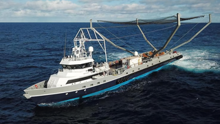 SpaceX intentó atrapar una parte del cohete Falcon 9 usando una red montada en un barco (pero falló)<em></em>